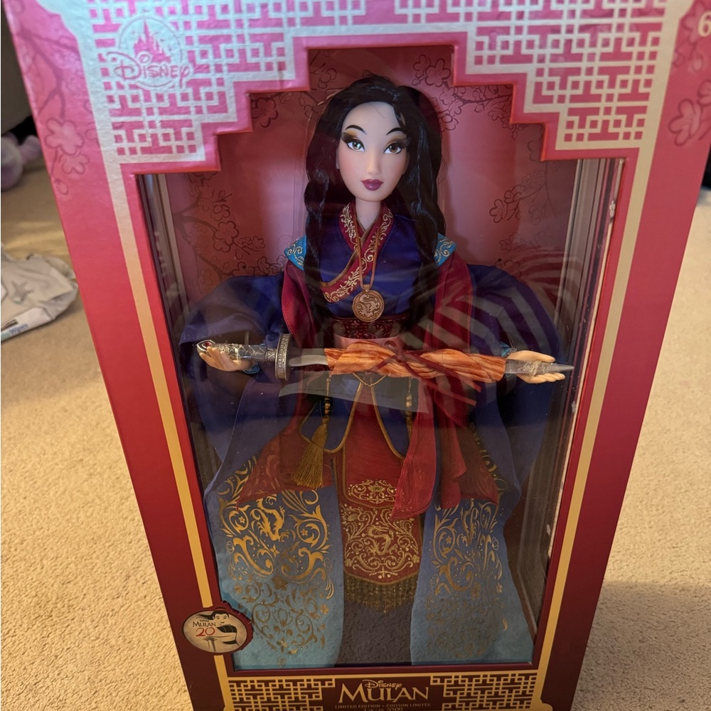 Disney store limited edition 17” Mulan Doll in Red and Blue Ensemble new in box